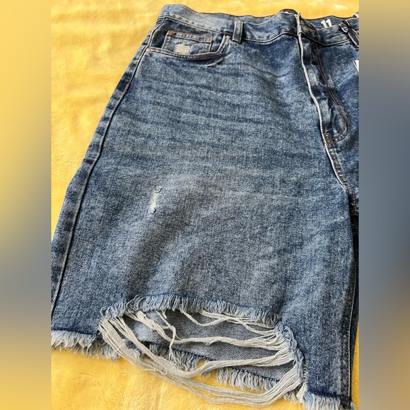 Refuge Denim Jean Shorts - Picture 2 of 6